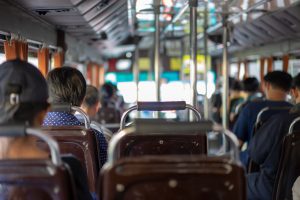 tetap di dalam bus